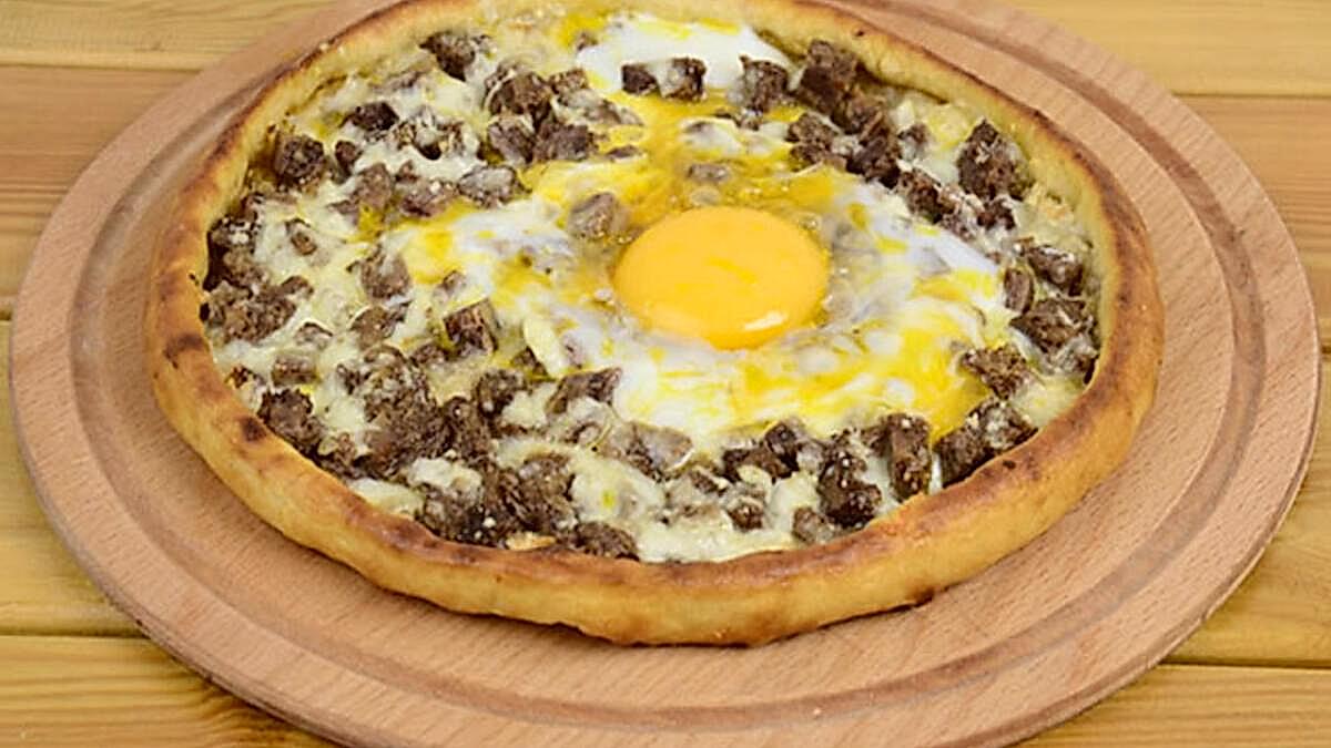 Bakı pidesi ve kavurması